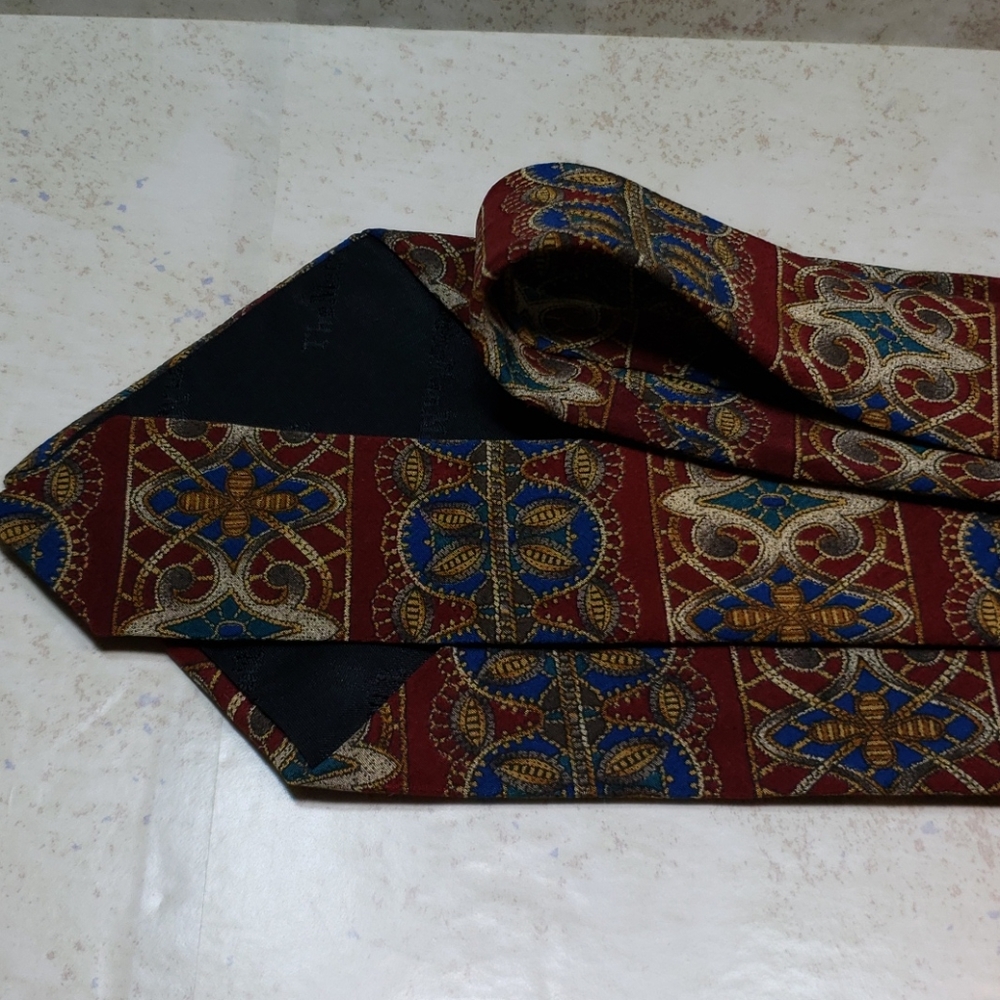 The Metropolitan Museum of Modern Art Silk tie - Picture 4 of 7